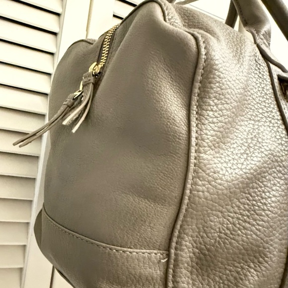 2 Tori Burch hand bags . New, spacious , casual, beautiful colors. - Picture 14 of 16